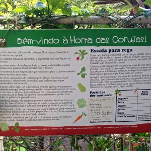 Placa sobre a Horta das Corujas na entrada da horta