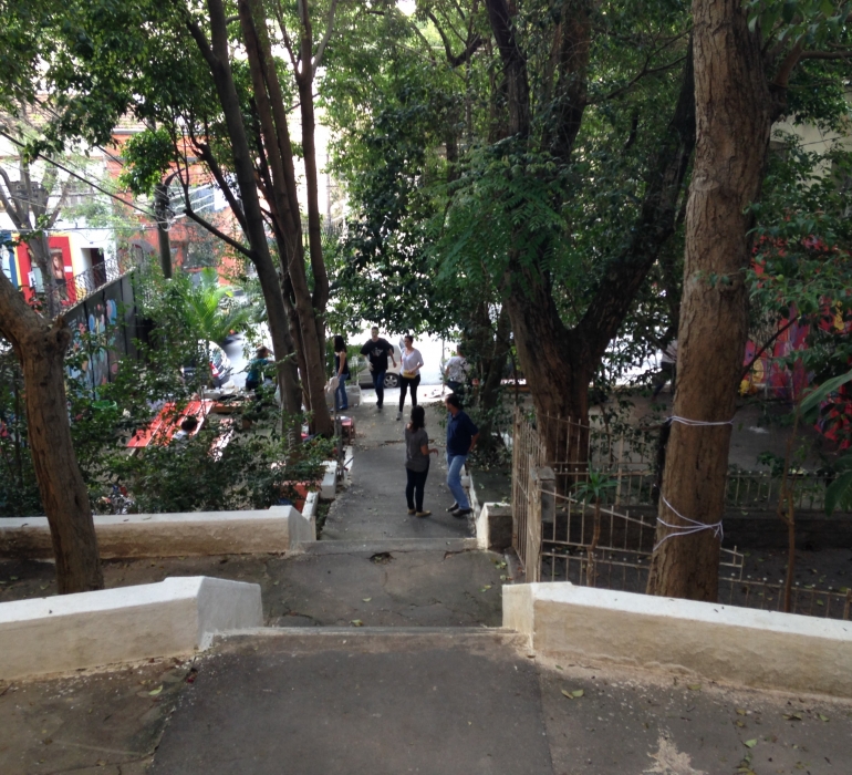 visão de cima da escadaria reformada pelo cidade ativa